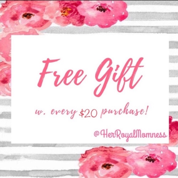 Heart Shaped Halo Ring - Picture 6 of 6